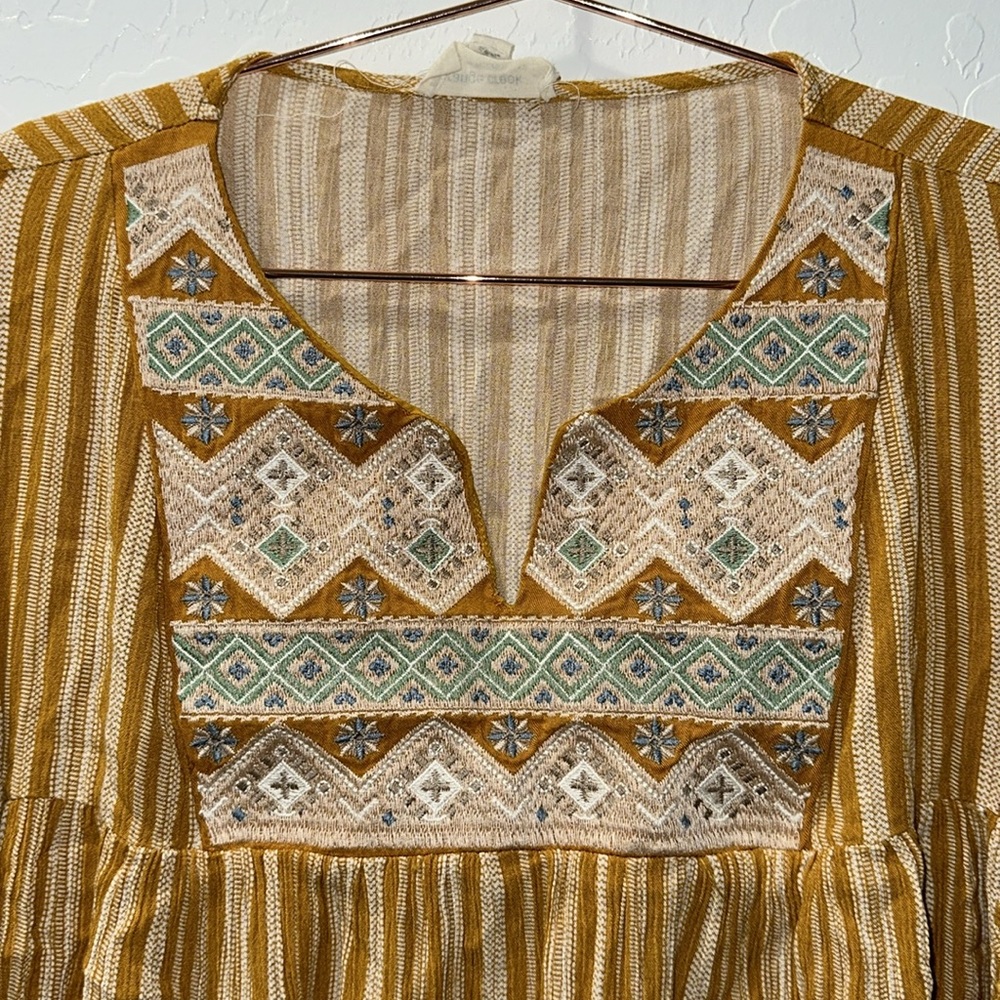 Peplum yellow shirt with embroidery. - Picture 2 of 4